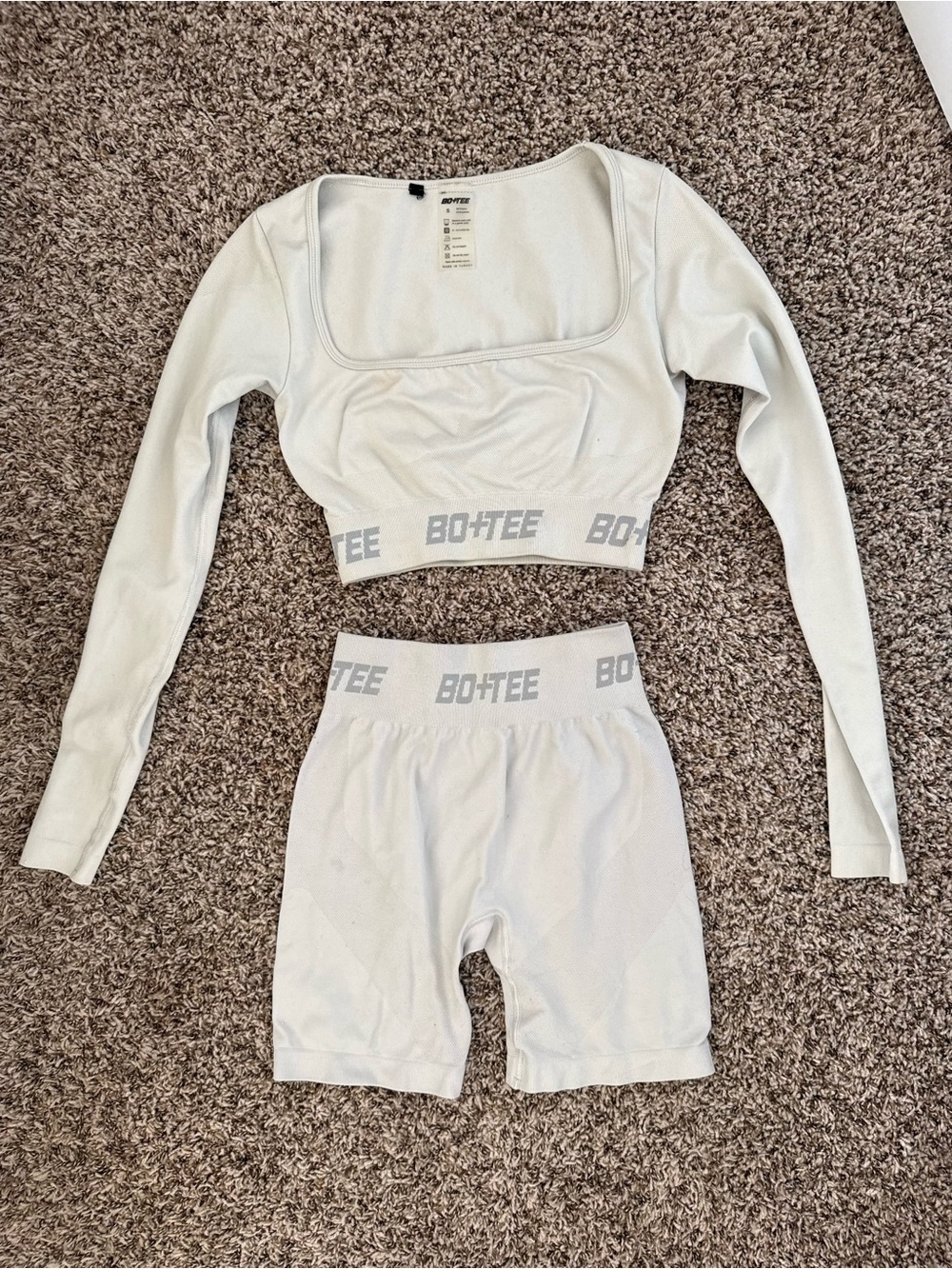 Bo+Tee White Seamless Long Sleeve Crop Top & Biker Shorts Set Size S